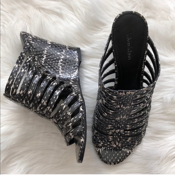 Calvin Klein Phillipa Snake Print Wedge Sandal 7 - Picture 1 of 8